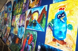 Детская школа искусств организовала выставку рисунков