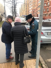 Сотрудники МЧС провели рейд по дворам  Новомосковского административного округа