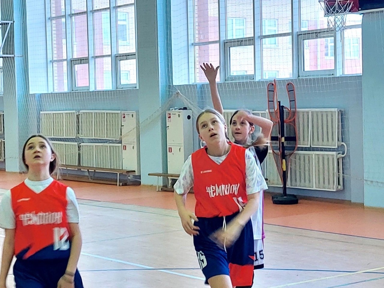Команда спортклуба школы №2075 приняла участие в отборочном турнире по баскетболу