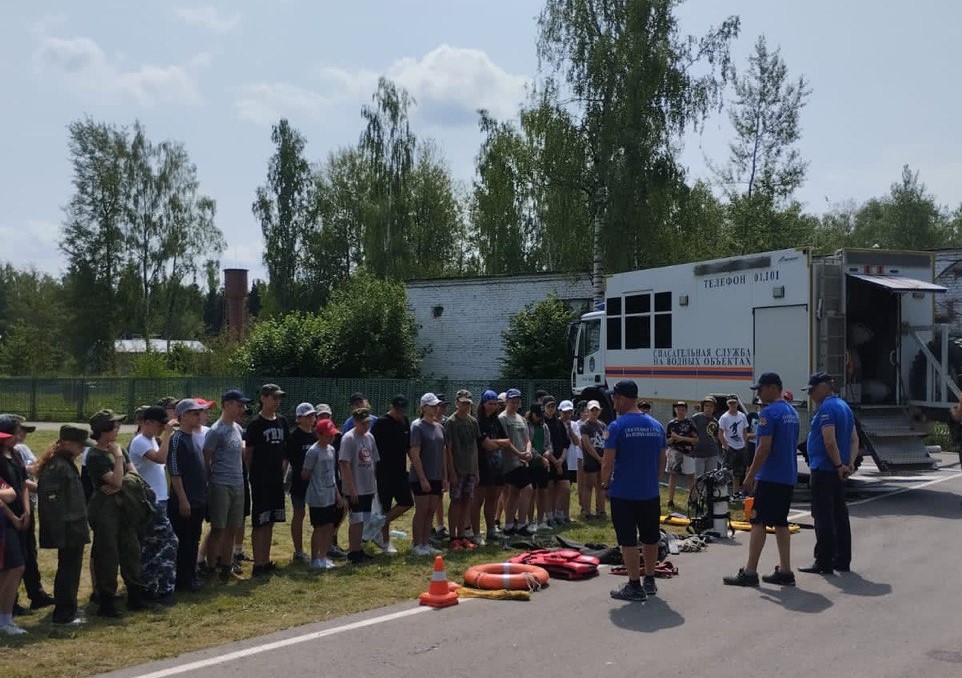 Московские спасатели провели акцию «Лето БЕЗопасности»