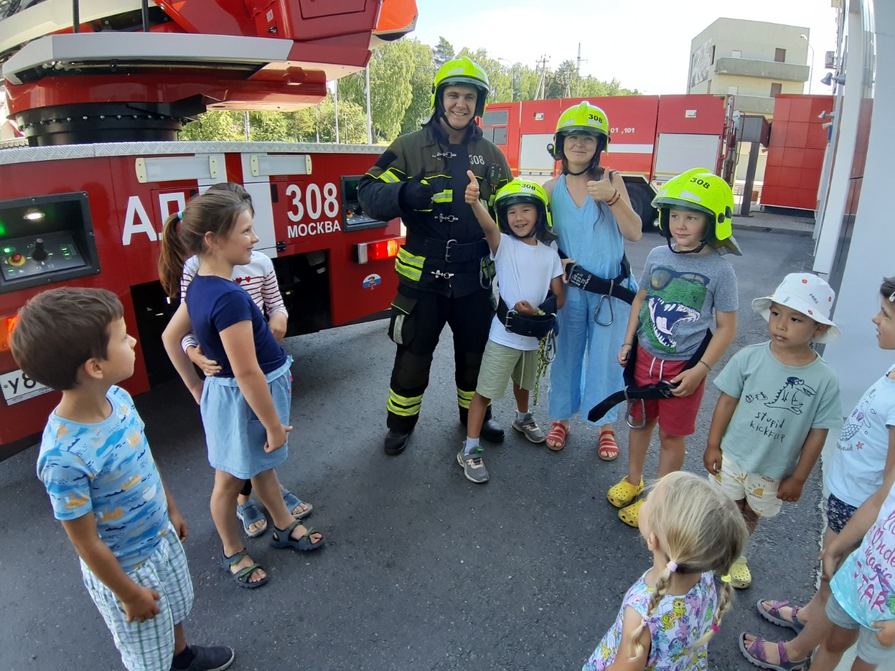 Мероприятие для детей провели на территории пожарно-спасательного отряда № 308