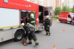 Учения по тушению пожара в высотном здании провели подразделения пожарно-спасательного гарнизона новой Москвы