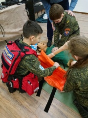 Московский авиацентр провел увлекательный мастер-класс для детей ко Дню спасателя.