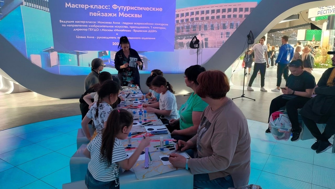 Представители Михайлово-Ярцевской ДШИ провели мастер-класс на выставке-форуме «Россия»  