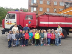 В Новой Москве сотрудники чрезвычайного ведомства обучают детей основам безопасности жизнедеятельности