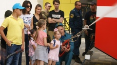 Московские пожарные и спасатели приняли участие в праздновании Дня города