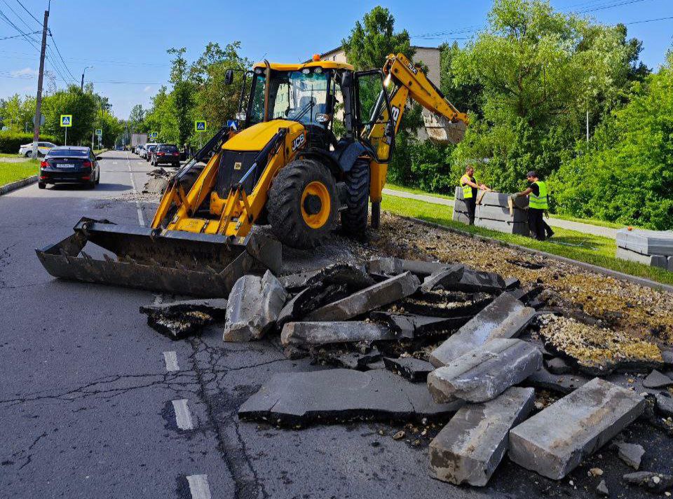 Ремонт и обновление бордюров и пешеходной зоны продолжились в Михайлово-Ярцевском