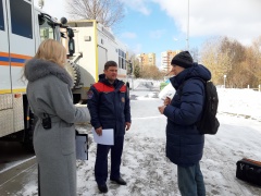 Московские спасатели рассказали жителям Новой Москвы об опасностях тонкого льда