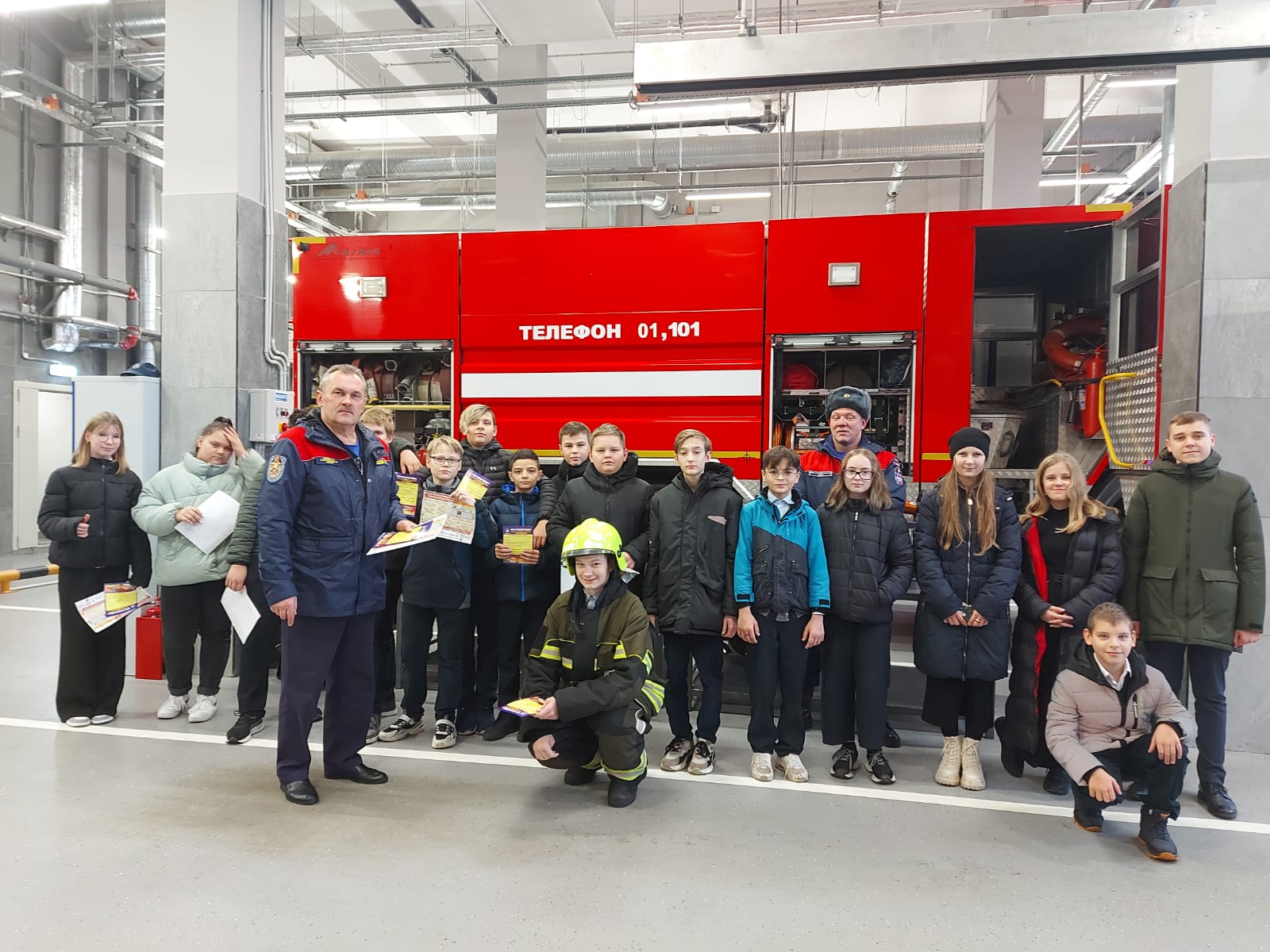 Школьники новой Москвы знакомятся с работой пожарно-спасательных отрядов 