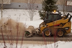 В поселении продолжается проведение работ по уборке снега