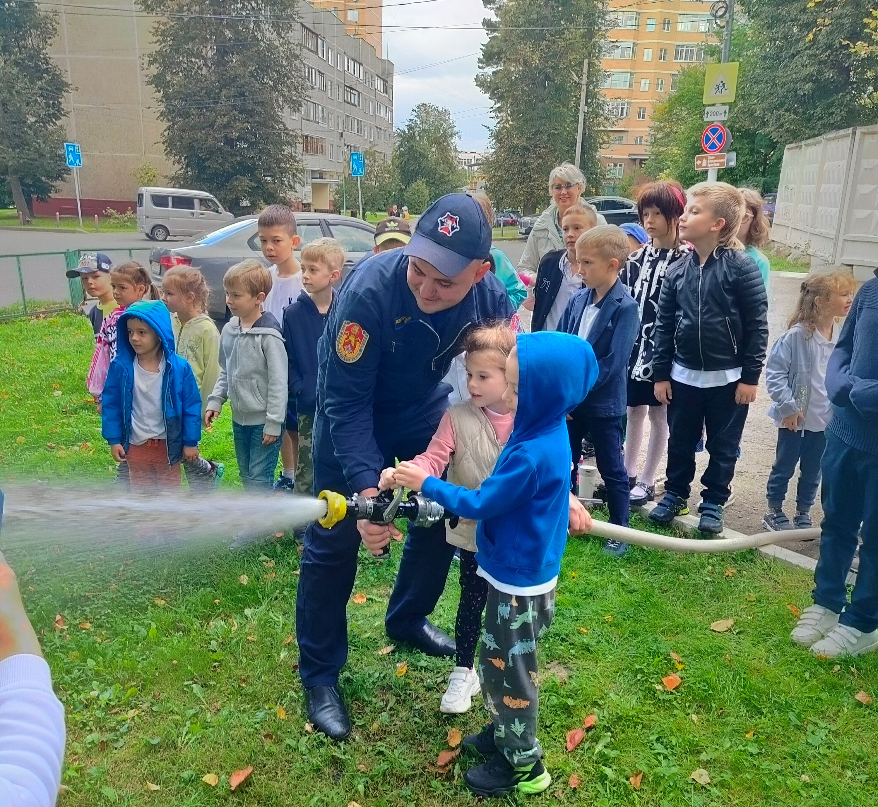 В новой Москве проходят экскурсии в пожарно-спасательные отряды