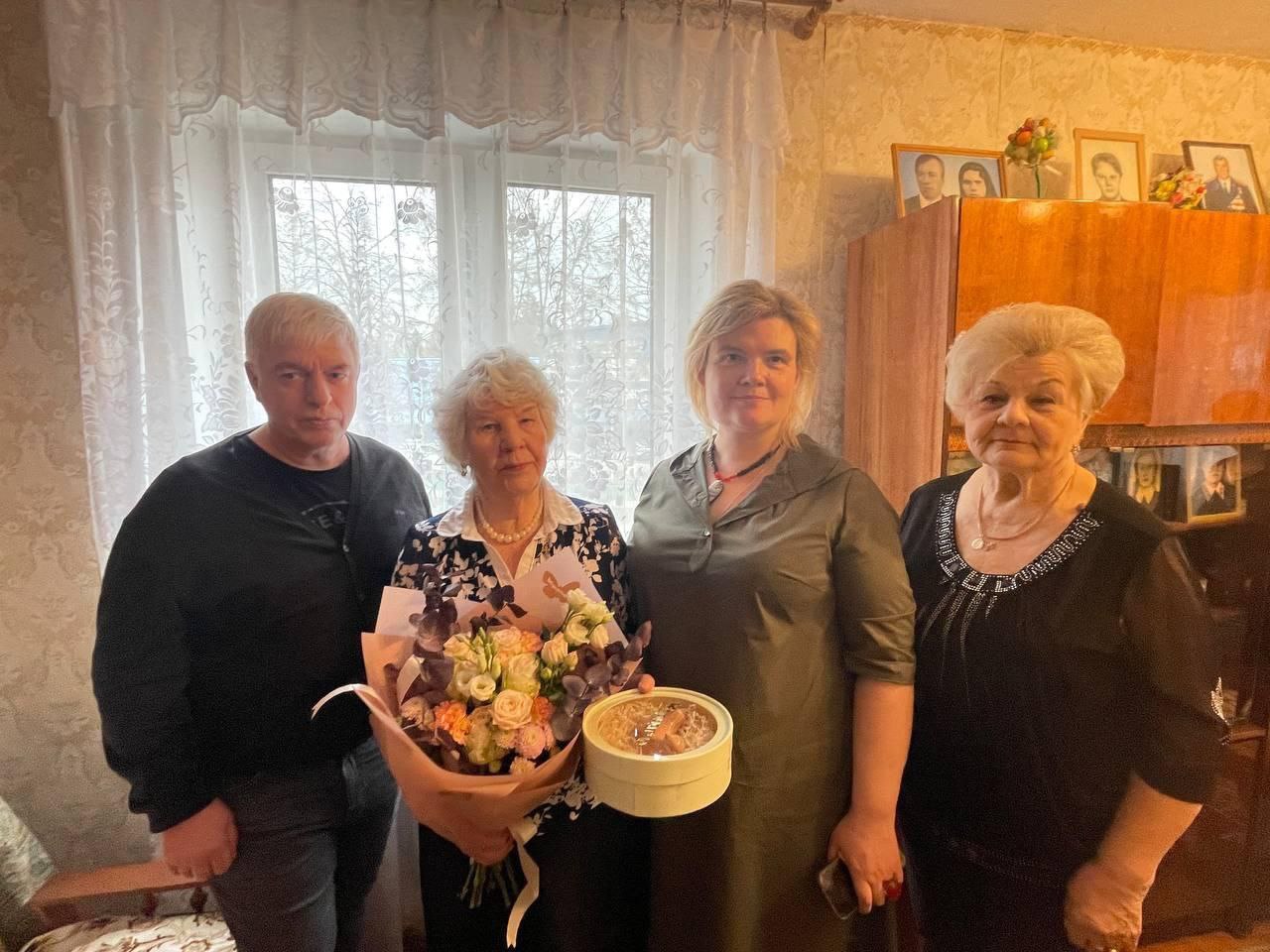 Узника фашистских концлагерей поздравили с днем рождения в поселении Михайлово-Ярцевское
