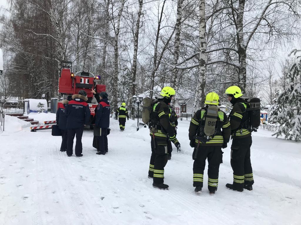 Тренировки пожарных расчетов состоялись в Михайлово-Ярцевском