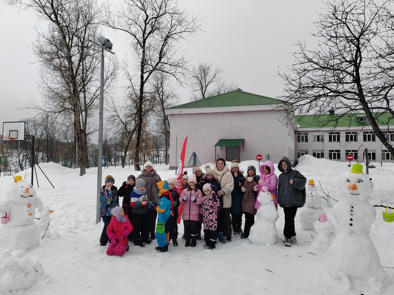 Конкурс снежных фигур «Самый лучший снеговик» прошел в Михайлово-Ярцевском.