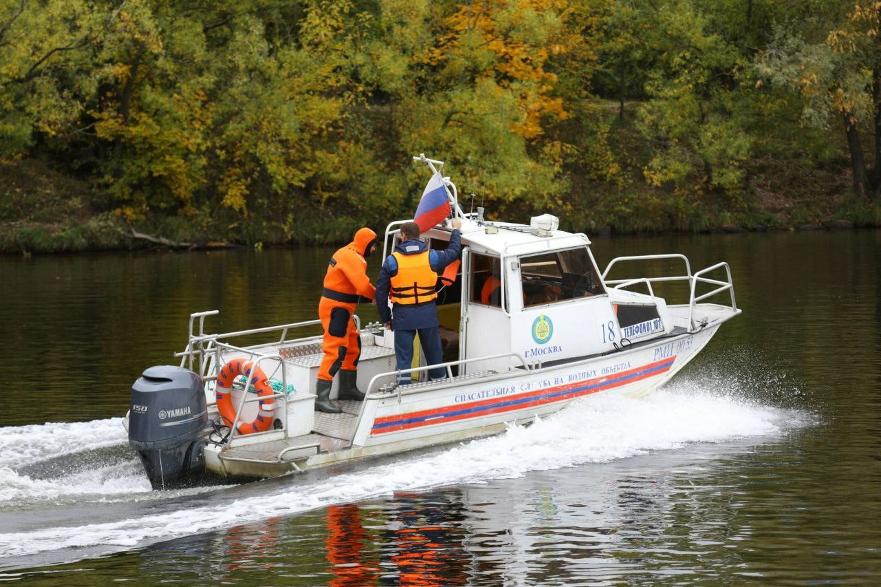 Московскими спасателями на воде спасено три человека