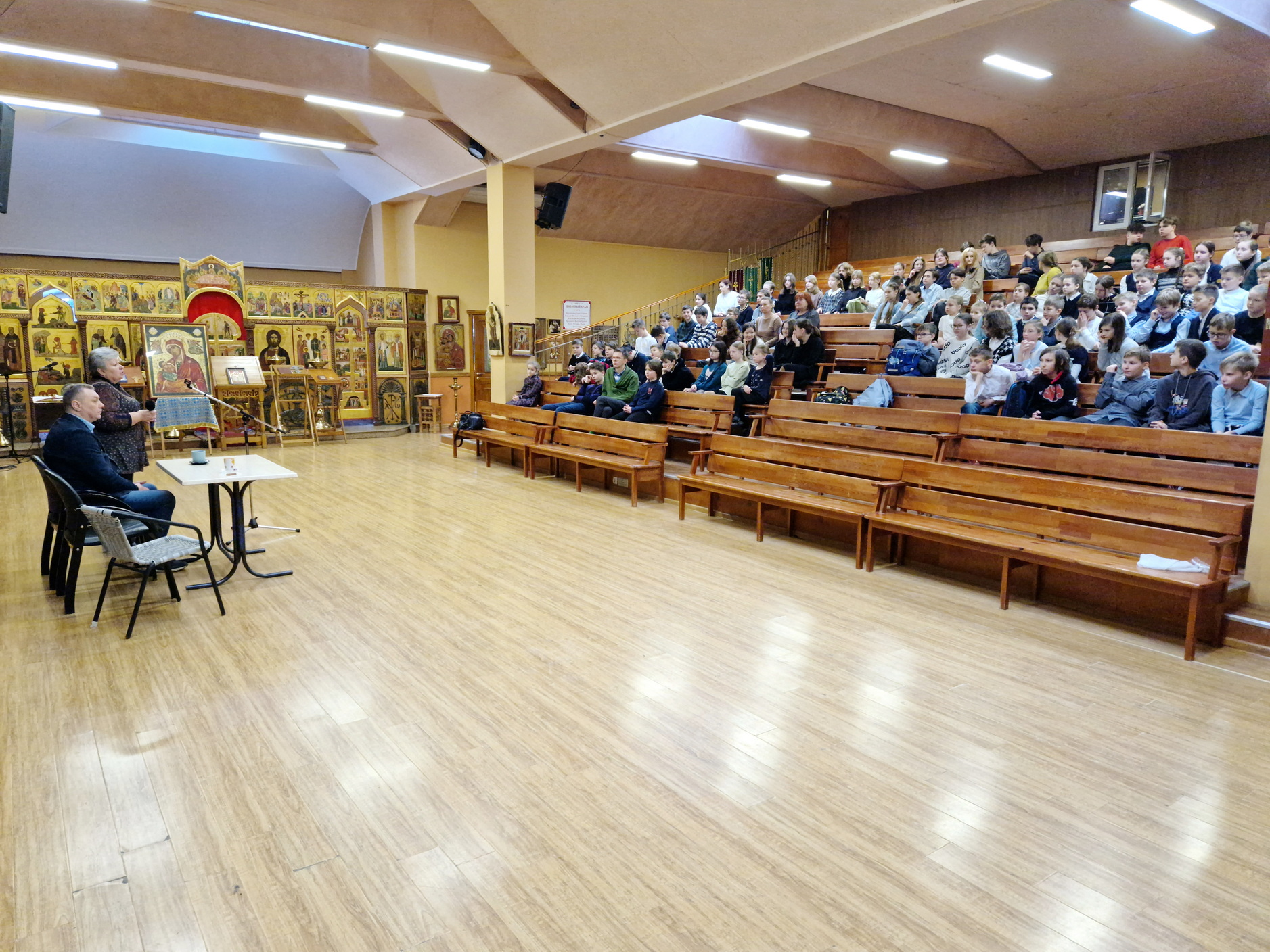 Представители Совета ветеранов УВД по ТиНАО провели для воспитанников Троицкой православной школы патриотическое мероприятие