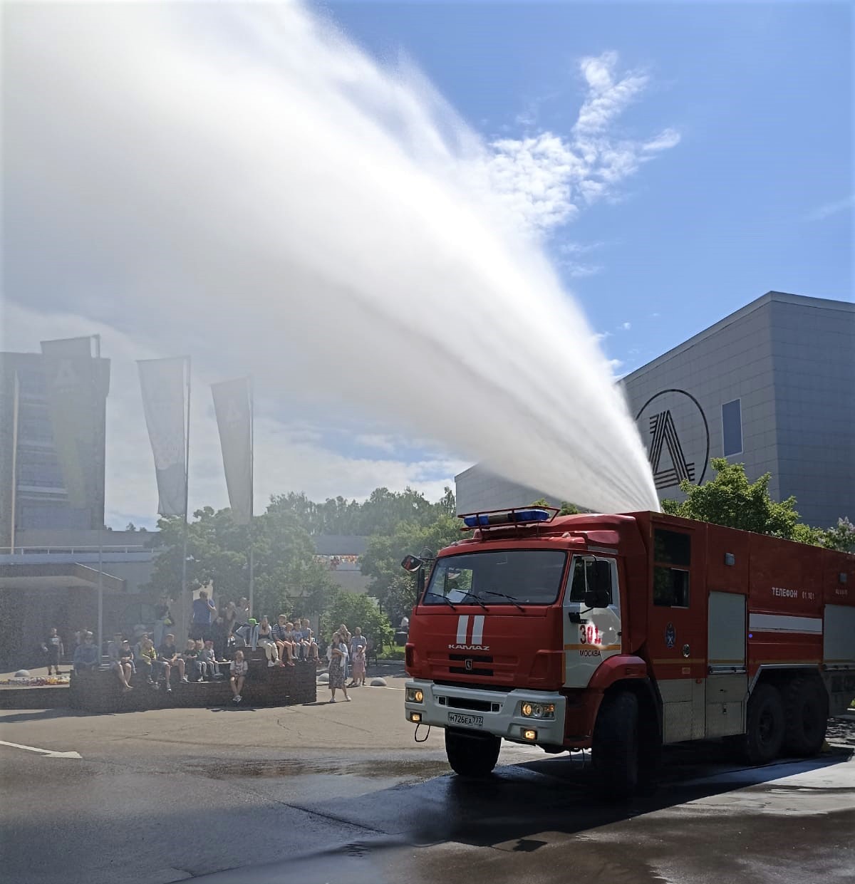 Пожарные обеспечили безопасность торжественных мероприятий, посвященных Дню России