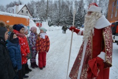 Флешмоб «Пожарный Дед Мороз»: Дети поздравляют спасателей новой Москвы с профессиональным праздником
