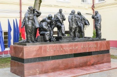 Торжественное открытие первого памятника московским пожарным состоялось в Главном управлении МЧС России по г. Москве.