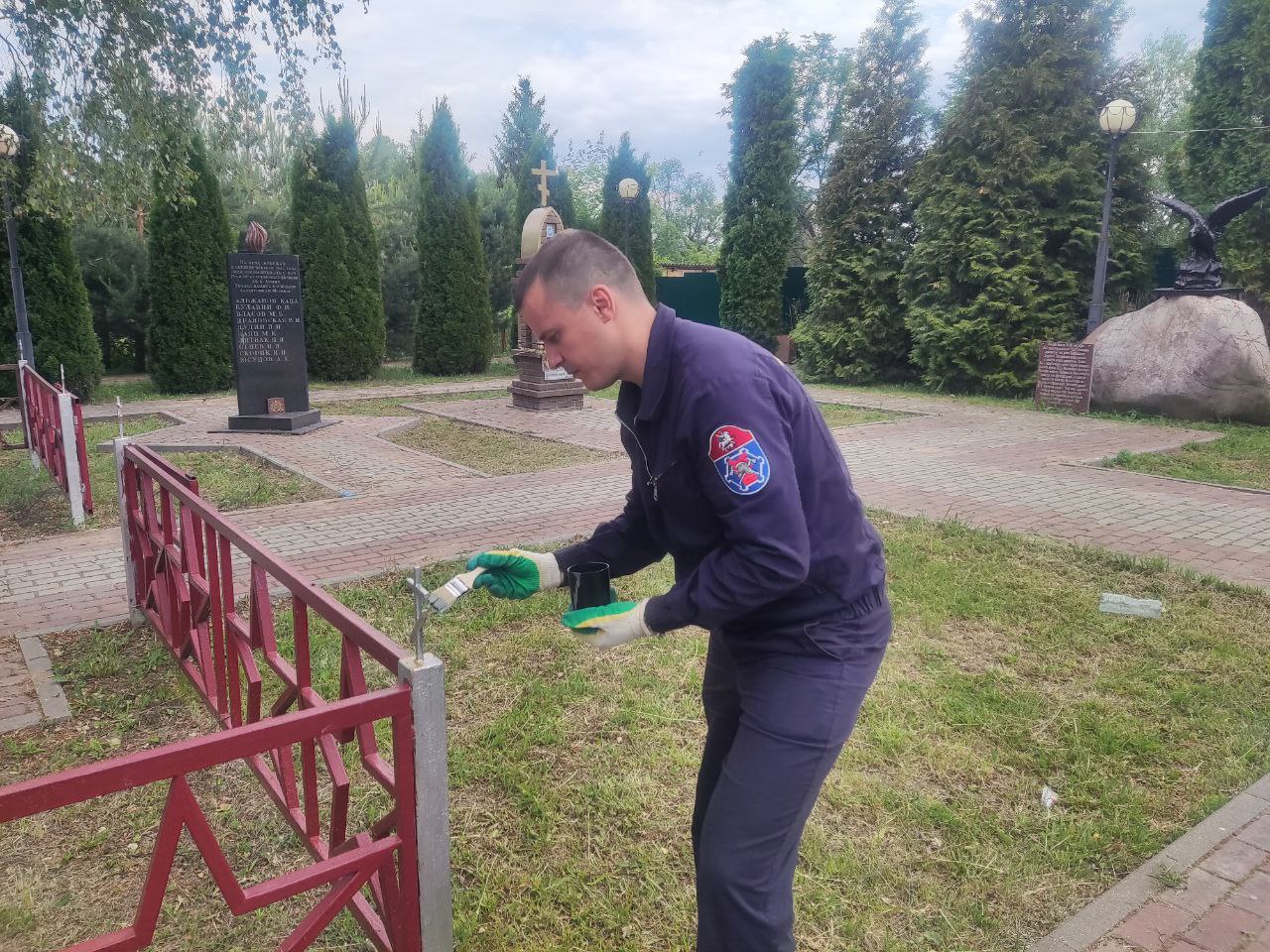 В канун Дня памяти и скорби пожарные ПСО №312 приводят в порядок памятники героям Великой Отечественной войны