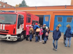 Кадеты из поселения Вороновское посетили пожарно-спасательную часть