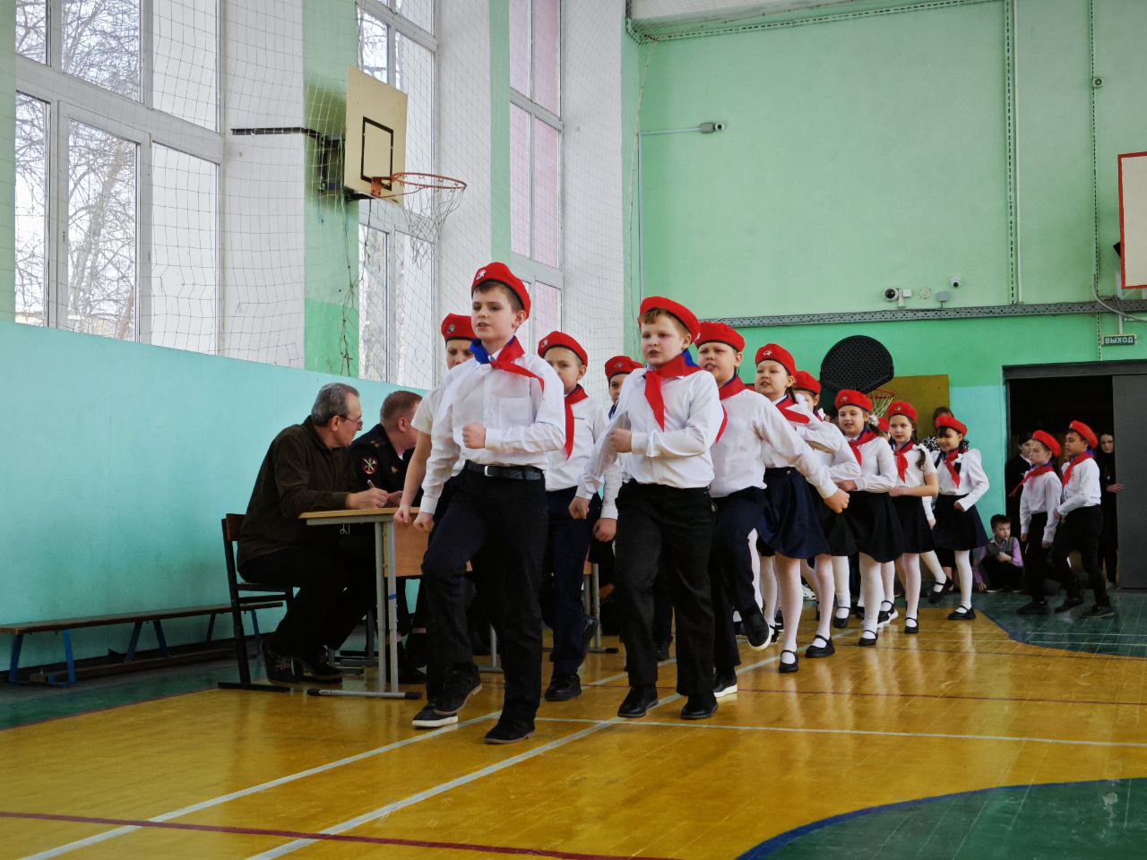 Конкурс смотра строя и песни прошел в Михайлово-Ярцевском отделении школы № 2075
